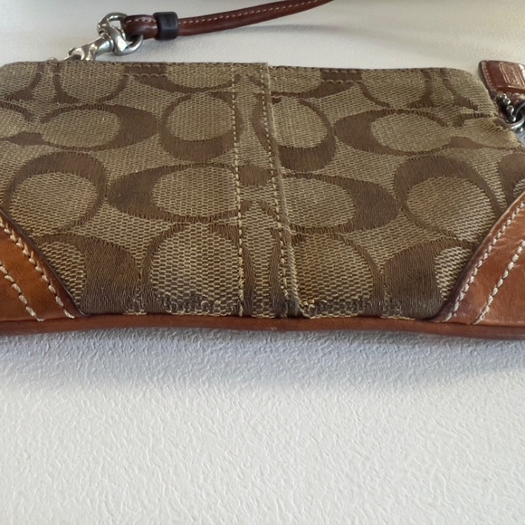 Coach Signature Jacquard Wristlet Leather Trim - Picture 9 of 10